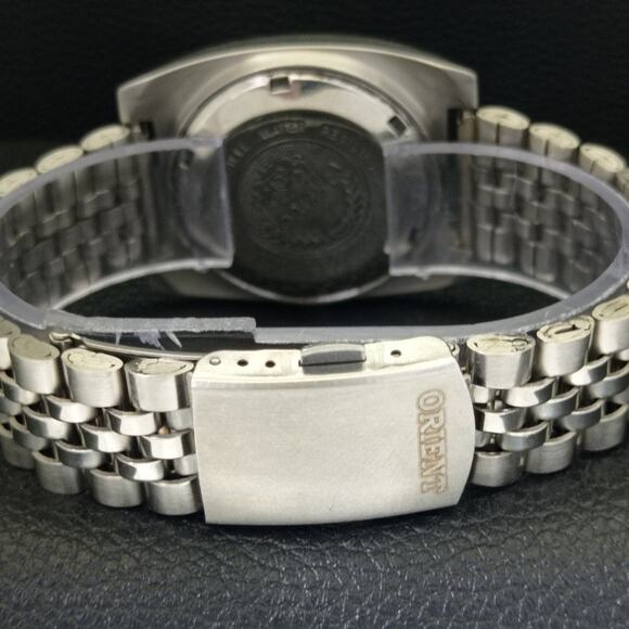 Vintage 1981 Orient Automatic Mens Silver Watch W/daydate & Blue accents - Picture 2 of 10